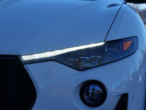 Bianco 2022 Maserati Levante Trofeo