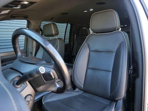 Iridescent Pearl Tricoat 2022 Chevrolet Suburban Premier