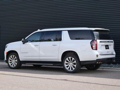 Iridescent Pearl Tricoat 2022 Chevrolet Suburban Premier