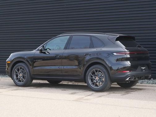 Chromite Black Metallic 2026 Porsche Cayenne Cayenne