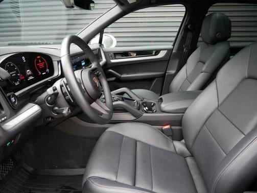 2024 Porsche Cayenne AWD