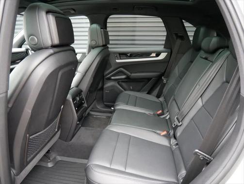 2024 Porsche Cayenne AWD