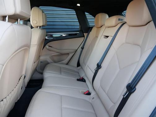 2025 Porsche Macan AWD