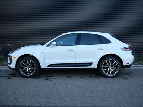 2025 Porsche Macan AWD