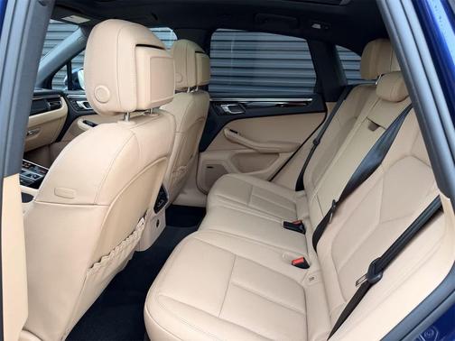 2025 Porsche Macan AWD