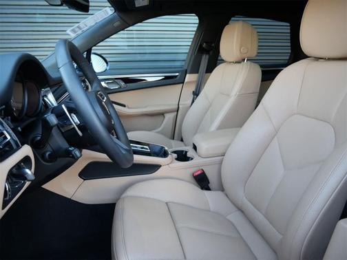 2025 Porsche Macan AWD