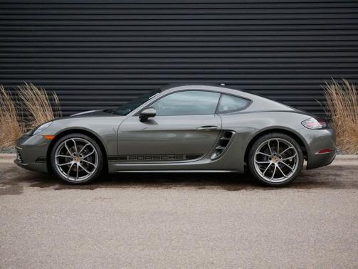 Aventurine Green Metallic 2024 Porsche 718 Cayman Style Edition