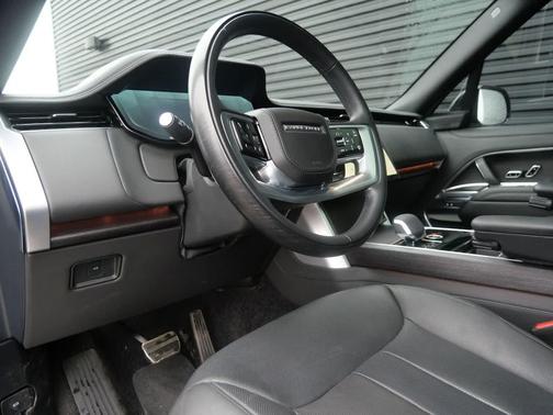 2025 Land Rover Range Rover P530 SE