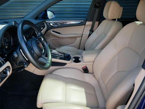 2022 Porsche Macan Base
