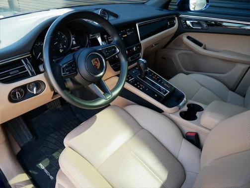 2022 Porsche Macan Base