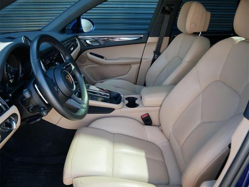 2022 Porsche Macan AWD