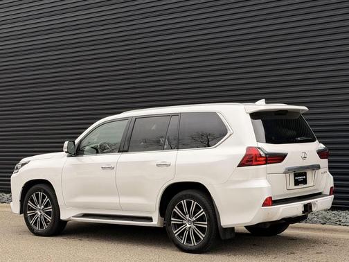 2021 Lexus LX 570 Three-Row