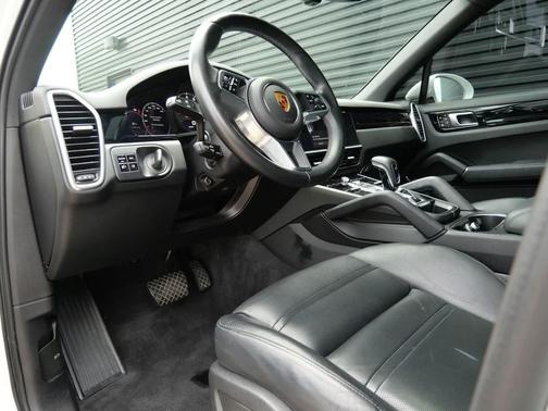 White 2021 Porsche Cayenne Cayenne
