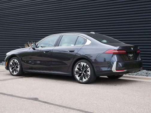 Dark Graphite Metallic 2024 BMW 530 xDrive