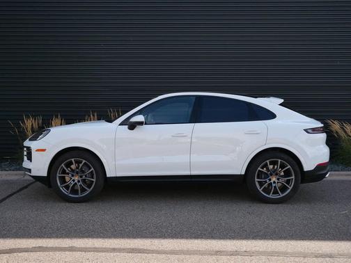 White/off-white 2026 Porsche Cayenne Cayenne