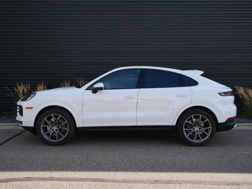 White/off-white 2026 Porsche Cayenne Cayenne