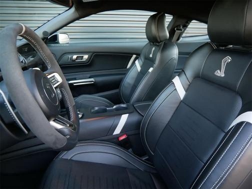 2022 Ford Shelby GT500 Base