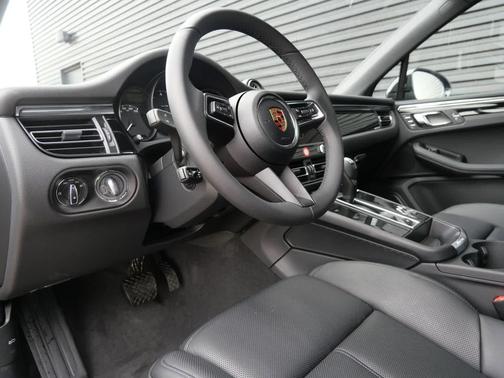 A1/Black 2026 Porsche Macan Macan