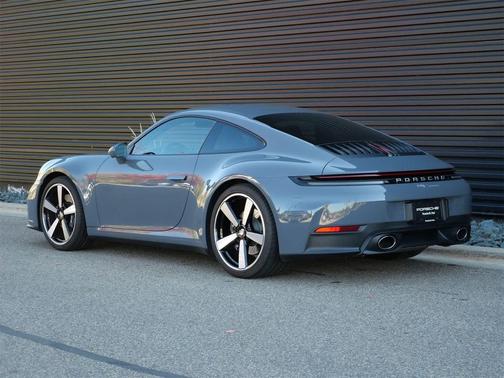 2025 Porsche 911 Carrera