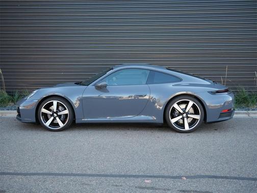 2025 Porsche 911 Carrera