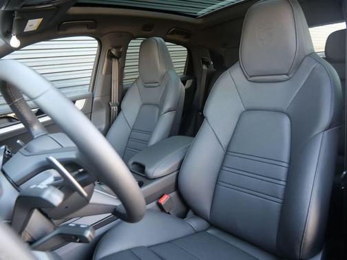 Quartzite Grey Metallic 2026 Porsche Cayenne S