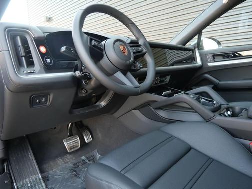 Quartzite Grey Metallic 2026 Porsche Cayenne S