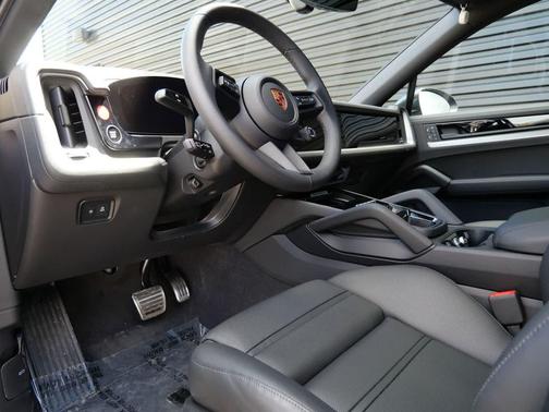 Quartzite Grey Metallic 2026 Porsche Cayenne S