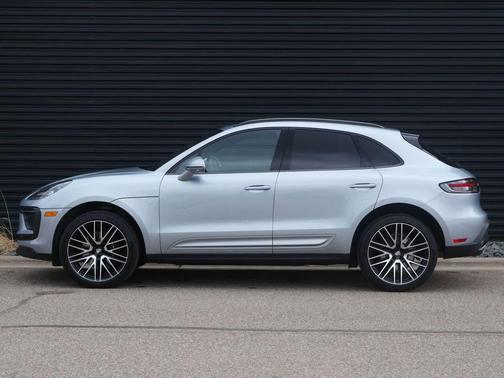 Dolomite Silver Metallic 2026 Porsche Macan Macan