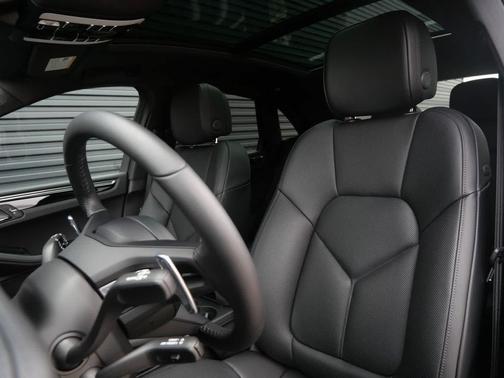 Dolomite Silver Metallic 2026 Porsche Macan Macan