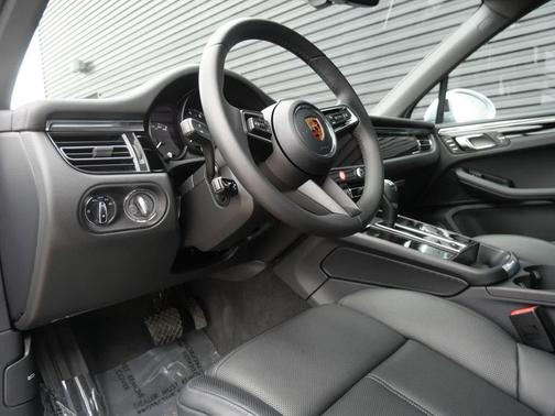 Dolomite Silver Metallic 2026 Porsche Macan Macan