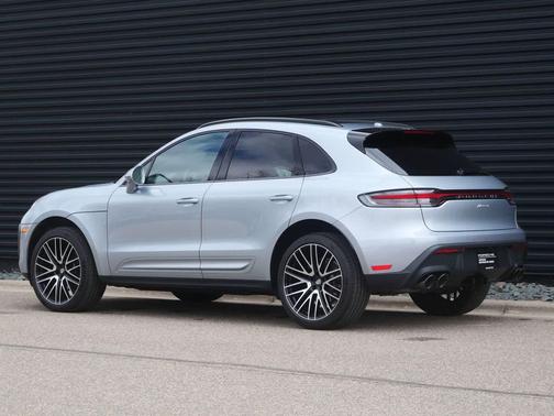 Dolomite Silver Metallic 2026 Porsche Macan Macan