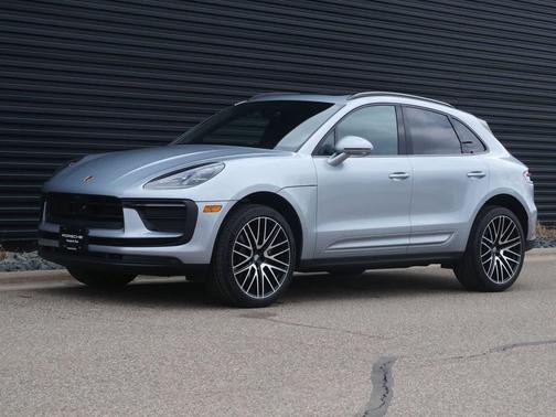 Dolomite Silver Metallic 2026 Porsche Macan Macan