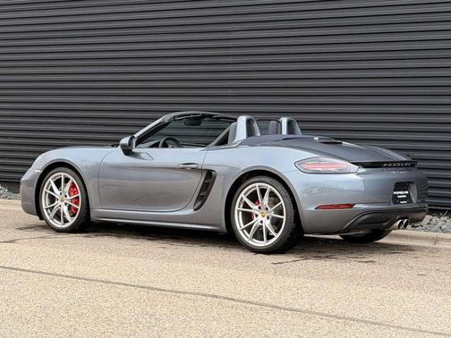 2025 Porsche 718 Boxster S