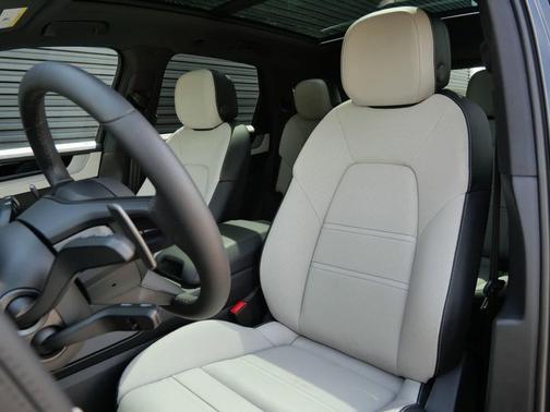 Chromite Black Metallic 2026 Porsche Cayenne S