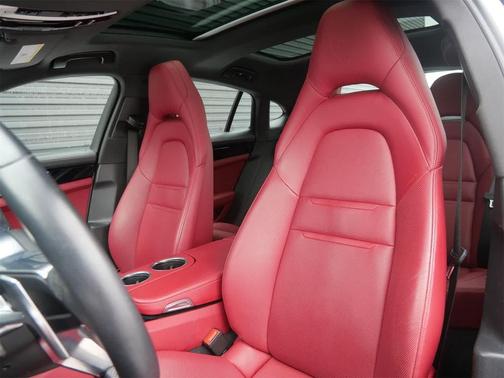2019 Porsche Panamera 4