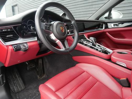 2019 Porsche Panamera 4