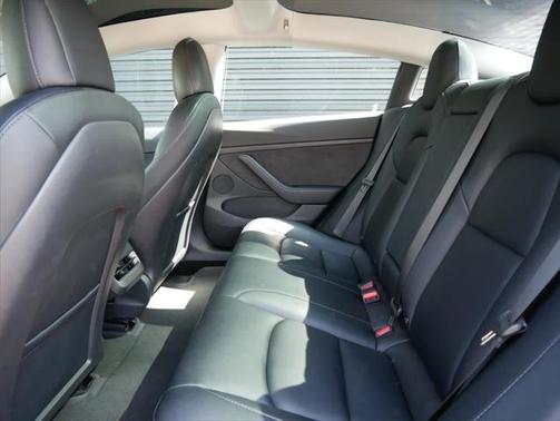 2022 Tesla Model 3 Standard Range