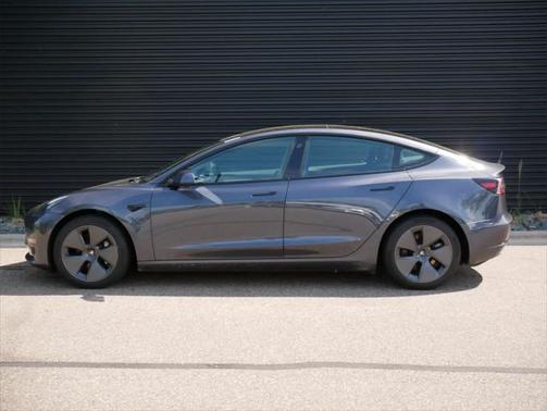 2022 Tesla Model 3 Standard Range