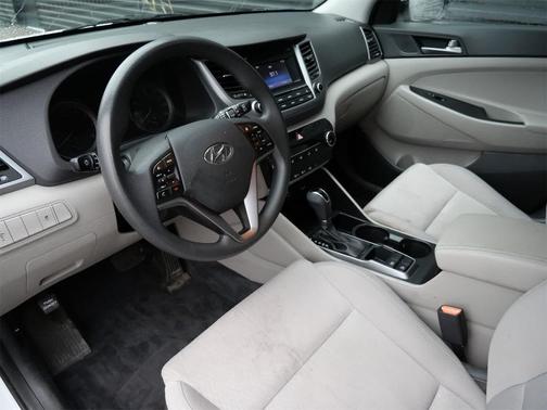 2016 Hyundai TUCSON SE