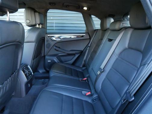2021 Porsche Macan Turbo