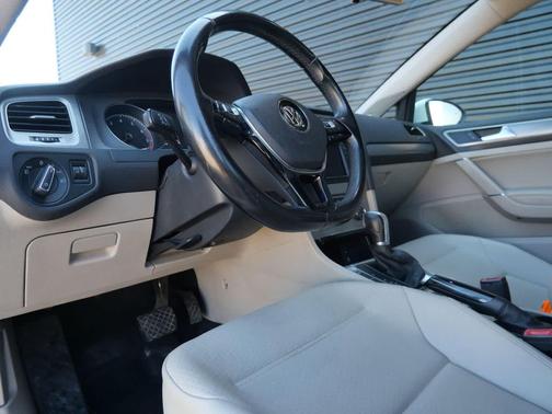 2017 Volkswagen Golf SportWagen TSI SE