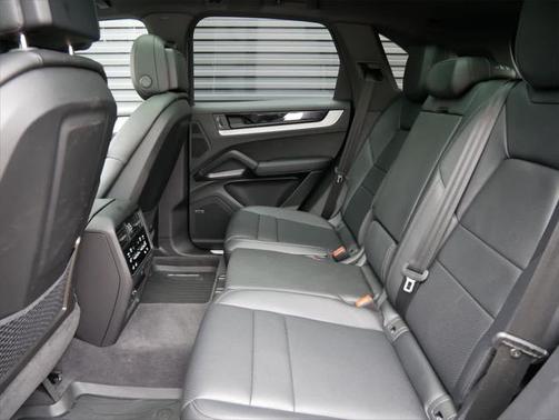 2025 Porsche Cayenne AWD