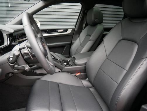 2025 Porsche Cayenne AWD