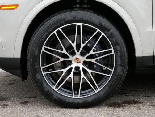 2025 Porsche Cayenne AWD