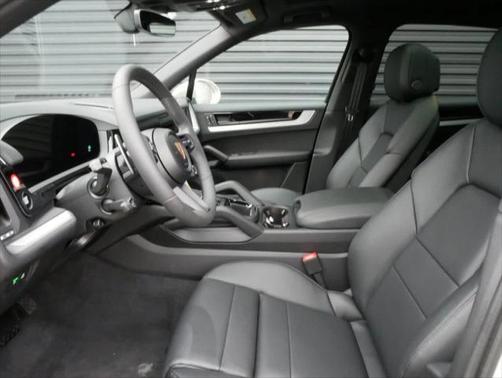 2025 Porsche Cayenne AWD