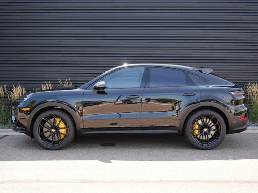 Chromite Black Metallic 2026 Porsche Cayenne Turbo GT