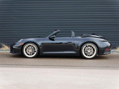 2025 Porsche 911 Carrera