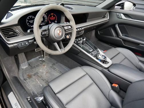 2025 Porsche 911 Carrera