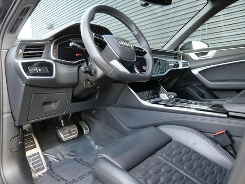 Mythos Black Metallic 2023 Audi RS 6 Avant 4.0T