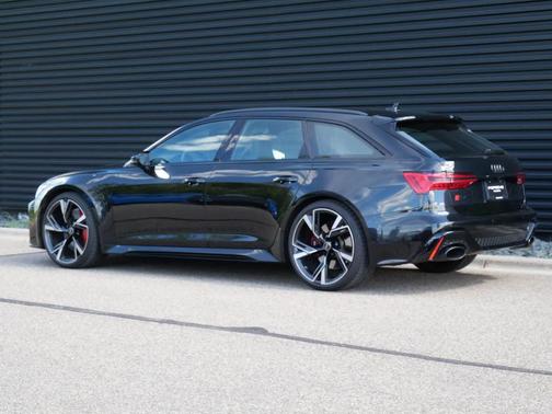 Mythos Black Metallic 2023 Audi RS 6 Avant 4.0T